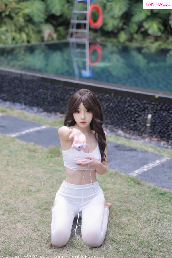   [XiuRen]高清写真图 2024.02.23 No.8132 桃妖夭 新人美腿第4张图片